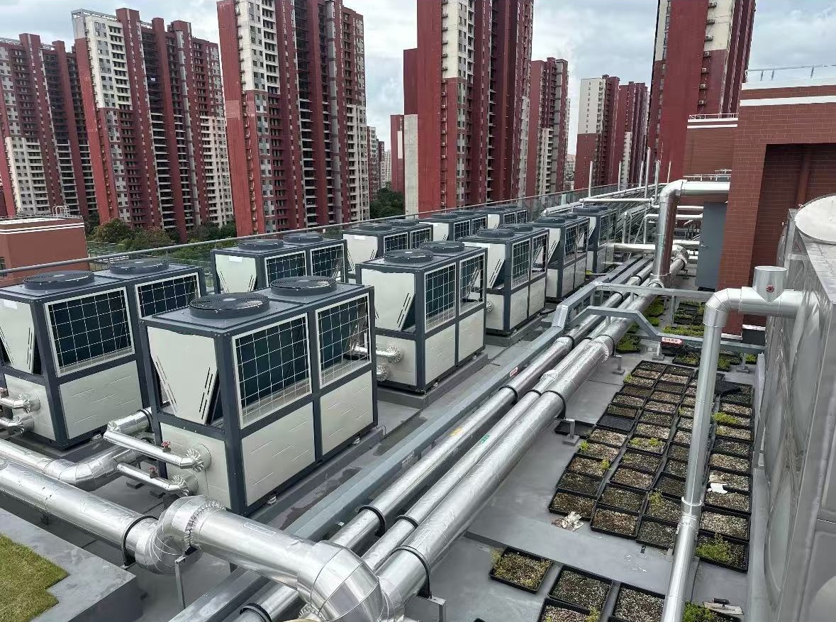 Nowy punkt odniesienia w zakresie oszczędności energii i redukcji kosztów! Inteligentny system dwuźródłowej pompy ciepła zmienia rozwiązania energetyczne dla hoteli i kompleksów komercyjnych Nowy punkt odniesienia w zakresie oszczędności energii i redukcji kosztów! Inteligentny system dwuźródłowej pompy ciepła zmienia rozwiązania energetyczne dla hoteli i kompleksów komercyjnych